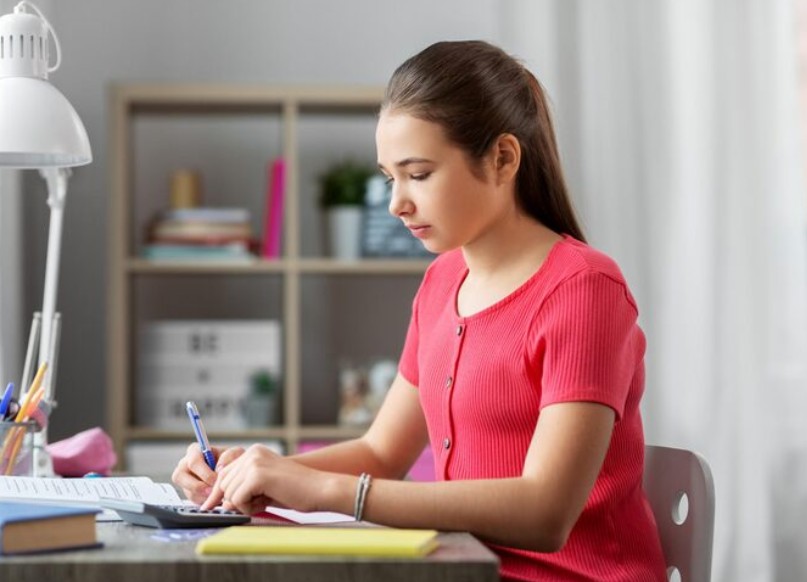 UCL MiM Essay Prompts & Word Limits